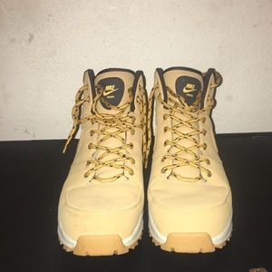 I’m selling theses Nike boots